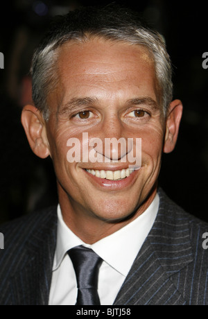 GARY LINEKER UK PREMIERE OF NEW WEST END SHOW SPAMALOT PALACE THEATRE LONDON ENGLAND 17 October 2006 Stock Photo