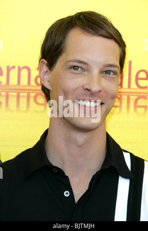 MARTIN WEISS AGNES UND SEINE BRUDER PHOTOC 61ST VENICE FILM FESTIVAL LIDO VENICE ITALY 05 September 2004 Stock Photo