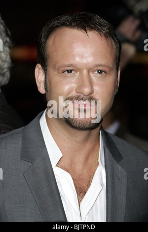 TIM MCGRAW FRIDAY NIGHT LIGHTS FILM PREM GRAUMAN'S CHINESE THEATRE HOLLYWOOD USA 06 October 2004 Stock Photo