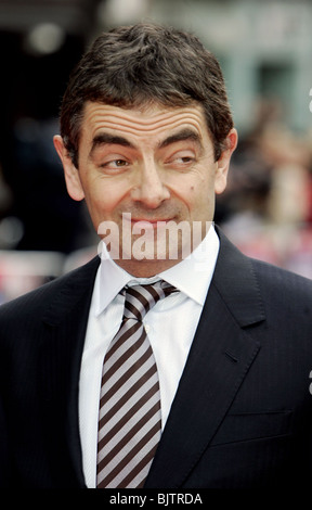 ROWAN ATKINSON MR.BEAN'S HOLIDAY UK CHARITY FILM PREMIERE THE ODEON LEICESTER SQUARE LONDON ENGLAND 25 March 2007 Stock Photo