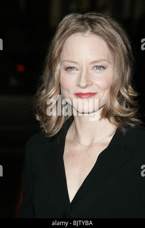 JODIE FOSTER A VERY LONG ENGAGEMENT PREMIE CHINESE THEATRE HOLLYWOOD LOS ANGELES USA 10 November 2004 Stock Photo