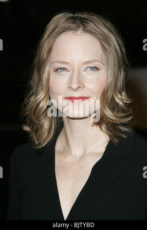 JODIE FOSTER A VERY LONG ENGAGEMENT PREMIE CHINESE THEATRE HOLLYWOOD LOS ANGELES USA 10 November 2004 Stock Photo