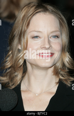 JODIE FOSTER A VERY LONG ENGAGEMENT PREMIE CHINESE THEATRE HOLLYWOOD LOS ANGELES USA 10 November 2004 Stock Photo