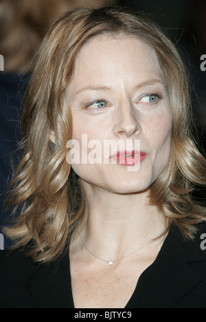 JODIE FOSTER A VERY LONG ENGAGEMENT PREMIE CHINESE THEATRE HOLLYWOOD LOS ANGELES USA 10 November 2004 Stock Photo