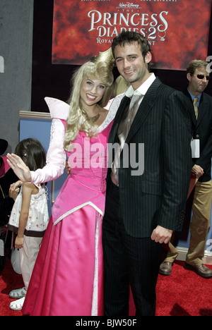 PRINCESS AURORA {AKA SLEEPING BEAUTY} & CALLUM BLUE PRINCESS DIARIES 2 WORLD PREM DOWNTOWN DISNEY LOS ANGELES USA 07 August 2 Stock Photo