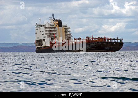 Napoli container ship wrecked off Branscombe beach, South Devon, Lyme Bay. being broken up by salvors, August 2007 Stock Photo