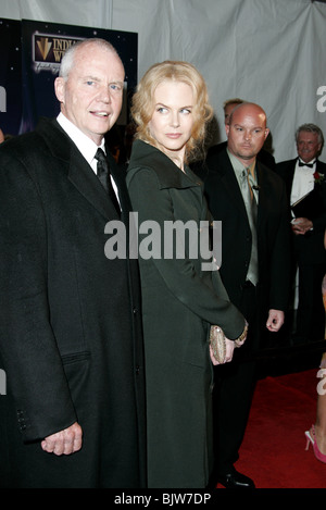 ANTHONY KIDMAN & NICOLE KIDMAN 16TH PALM SPRINGS INTERNATIONA CONVENTION CENTRE PALM SPRINGS USA 09 January 2005 Stock Photo