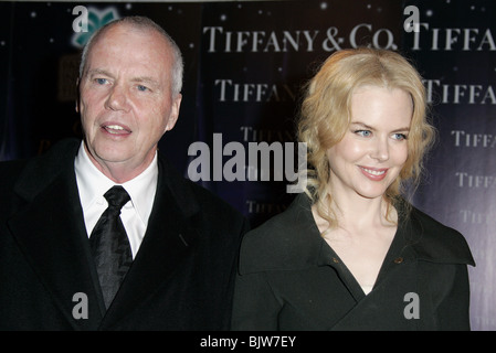 ANTHONY KIDMAN & NICOLE KIDMAN 16TH PALM SPRINGS INTERNATIONA CONVENTION CENTRE PALM SPRINGS USA 09 January 2005 Stock Photo