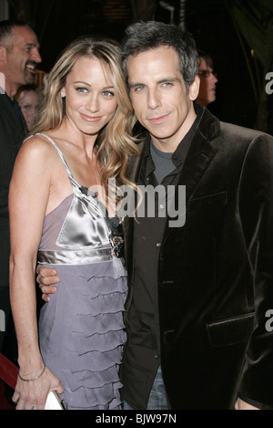 CHRISTINE TAYLOR & BEN STILLER MEET THE FOCKERS WORLD FILM P CITYWALK UNIVERSAL STUDIOS LOS ANGELES USA 16 December 2004 Stock Photo