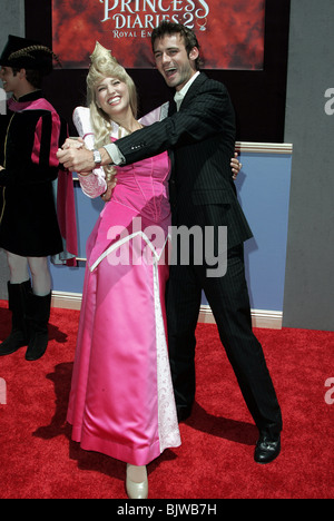 PRINCESS AURORA {AKA SLEEPING BEAUTY} & CALLUM BLUE PRINCESS DIARIES 2 WORLD PREM DOWNTOWN DISNEY LOS ANGELES USA 07 August 2 Stock Photo