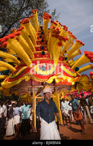 India, Kerala, Koorkancherry Sree Maheswara Temple, Thaipooya Mahotsavam festival, Kavadiyattom dance pookkavadi dancer spinning Stock Photo