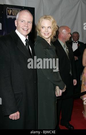 ANTHONY KIDMAN & NICOLE KIDMAN 16TH PALM SPRINGS INTERNATIONA CONVENTION CENTRE PALM SPRINGS USA 09 January 2005 Stock Photo