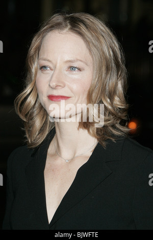 JODIE FOSTER A VERY LONG ENGAGEMENT PREMIE CHINESE THEATRE HOLLYWOOD LOS ANGELES USA 10 November 2004 Stock Photo