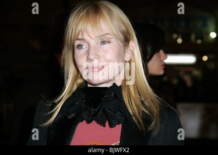 REBECCA DE MORNAY ALEXANDER WORLD PREMIERE GRUMANN'S CHINESE THEATRE HOLLYWOOD LOS ANGELES USA 16 November 2004 Stock Photo