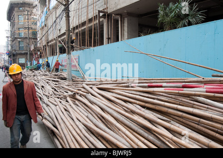 Workers assemble bamboo scaffolding, Shanghai, China Stock Photo