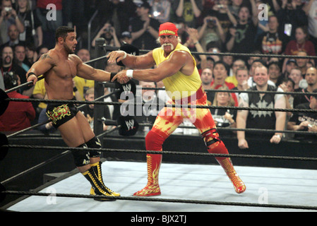 HOLLYWOOD HOGAN & MUHAMMAD HASSAN WRESTLEMANIA 21 GOES HOLLYWOOD STAPLES CENTER LOS ANGELES USA 03 April 2005 Stock Photo