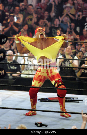 HOLLYWOOD HOGAN WRESTLEMANIA 21 GOES HOLLYWOOD STAPLES CENTER LOS ANGELES USA 03 April 2005 Stock Photo