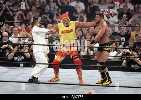 DAIVARI HULK HOGAN & MUHAMMAD HASSAN WRESTLEMANIA 21 GOES HOLLYWOOD STAPLES CENTER LOS ANGELES USA 03 April 2005 Stock Photo