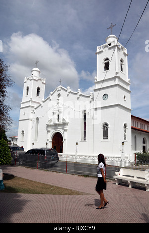 St. John the Baptist Cathedral on main Plaza 8 de Diciembre square in Penonome, Coclé Province, Panama Stock Photo