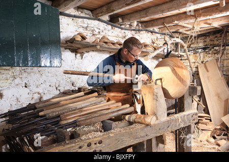 Woodturner Robin Wood and bowls in his workshop at Edale in the Peck District using a foot powered pole lathe. Stock Photo