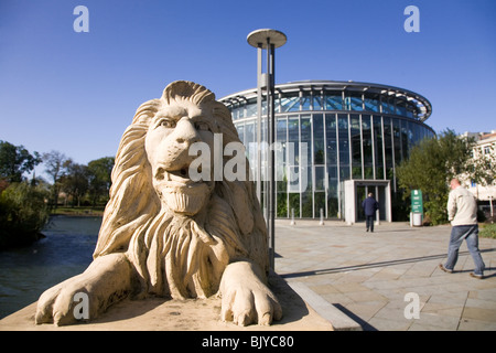 A lion figure adorns a wall in Mowbray Gardens, in front of the Sunderland Winter Gardens, in Sunderland, England Stock Photo