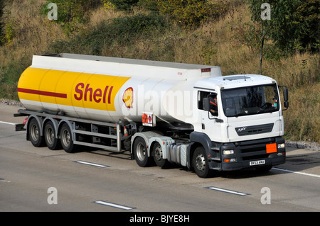 M25 motorway Shell fuel tanker ERF lorry tyre saving raised axle Hazchem Hazardous Chemicals Dangerous Goods sign Stock Photo