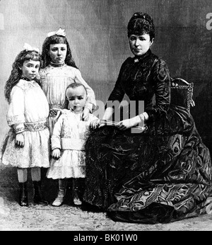 Marie Christine, 21.7.1858 - 6.2.1929, Queen consort of Spain 1885 - 1902, group picture, with her children Maria - Stock Photo