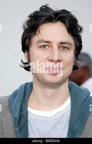 ZACH BRAFF CHICKEN LITTLE WORLD PREMIER EL CAPITAN HOLLYWOOD LOS ANGELES USA 30 October 2005 Stock Photo