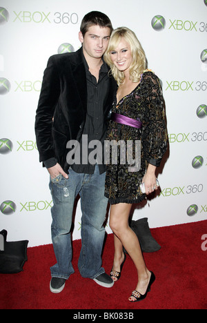 TALAN TORRIERO & KIMBERLY STEWART XBOX 360 LAUNCH PARTY PRIVATE HOME HOLLYWOOD HILLS LOS ANGELES USA 16 November 2005 Stock Photo