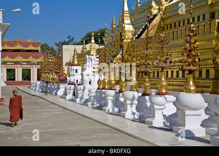 Young buddhist monk at Shwezigon Paya. Nyaung U. Bagan. Myanmar Stock Photo