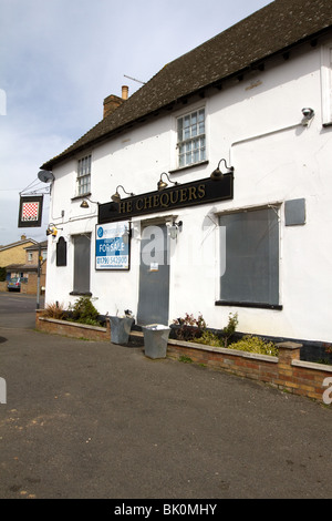 The Chequers Public House In Cottenham, Cambridgshire closed down and boarded up Stock Photo