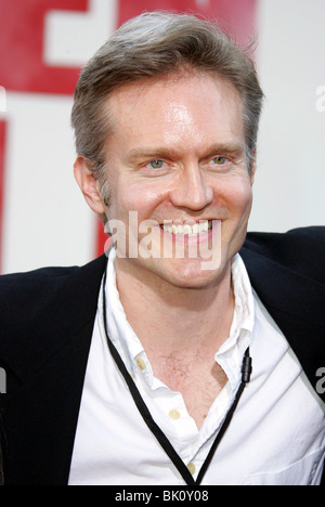 MARK DINDAL CHICKEN LITTLE WORLD PREMIER EL CAPITAN HOLLYWOOD LOS ANGELES USA 30 October 2005 Stock Photo