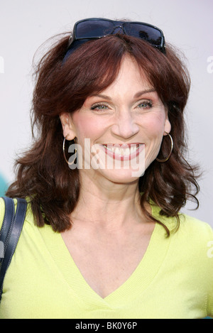 MARILU HENNER CHICKEN LITTLE WORLD PREMIER EL CAPITAN HOLLYWOOD LOS ANGELES USA 30 October 2005 Stock Photo