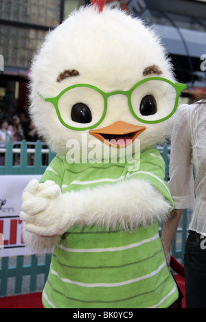 CHICKEN LITTLE CHICKEN LITTLE WORLD PREMIER EL CAPITAN HOLLYWOOD LOS ANGELES USA 30 October 2005 Stock Photo