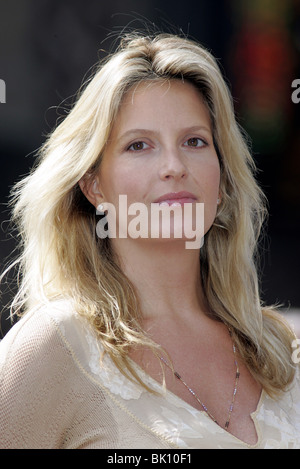 PENNY LANCASTER ROD STEWART HOLLYWOOD WALK OF FAME HOLLYWOOD LOS ANGELES USA 11 October 2005 Stock Photo