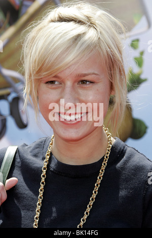 AVRIL LAVIGNE OVER THE HEDGE. PREMIERE WESTWOOD LOS ANGELES USA 30 April  2006 Stock Photo - Alamy