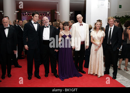 JOSH HARTNETT BRAIN DE PALMA MIA KIRSHNER JAMES ELLROY SCARLETT JOHANSSON & AARON ECKHART THE BLACK DAHLIA FILM PREMIERE 63 Stock Photo