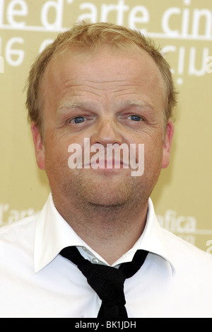 TOBY JONES INFAMOUS PHOTOCALL 63RD VENICE FILM FESTIVAL VENICE ITALY 31 August 2006 Stock Photo