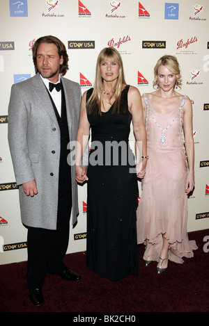 RUSSELL CROWE TERRI IRWIN & NAOMI WATTS 2007 PENFOLDS ICON BLACK TIE GALA CENTURY CITY LOS ANGELES USA 13 January 2007 Stock Photo