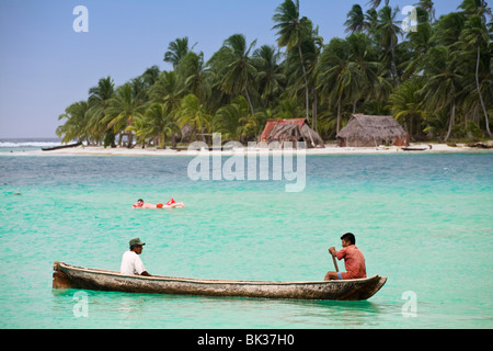 Men in dugout canoe near Devil Island, Comarca de Kuna Yala, San Blas Islands, Panama, Central America Stock Photo