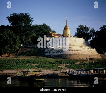 Bupaya pagoda on the banks of the Irrawaddy River, Bagan (Pagan), Myanmar (Burma), Asia Stock Photo
