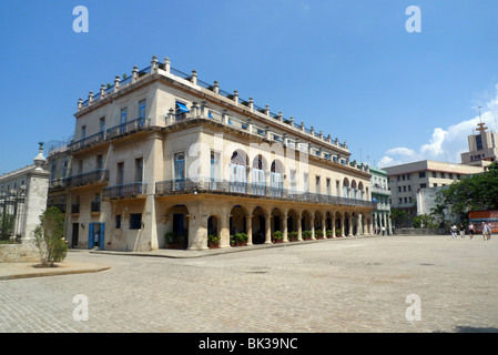 Hotel Santa Isabel in Plaza de Armas, La Habana Vieja, Havana, Cuba Stock Photo