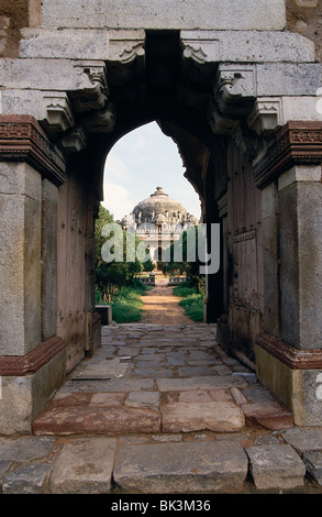 Gateway to the tomb of Isa Khan built in 1547, Delhi, India Stock Photo