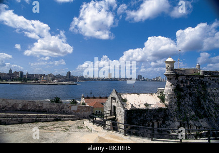 Premium Photo  View of the atlantic ocean from the fortress of san carlos  de la cabana in havana cuba