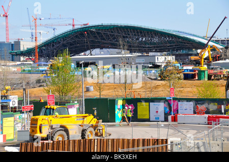 Cranes at work on 2012 London Olympic Games Aquatics Centre venue construction building site roof structure work Stratford Newham East London UK Stock Photo