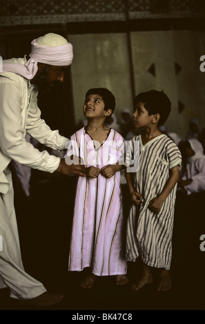 Qur’an Class in the Al Aman Adern Mosque, Baghdad, Iraq Stock Photo