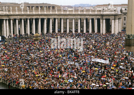 Crowd  and Bernini's Colonnade in St. Peter's Square, Vatican City, Rome Stock Photo