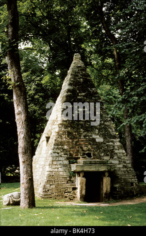 Brick pyramid in the Parc Monceau, Paris Stock Photo