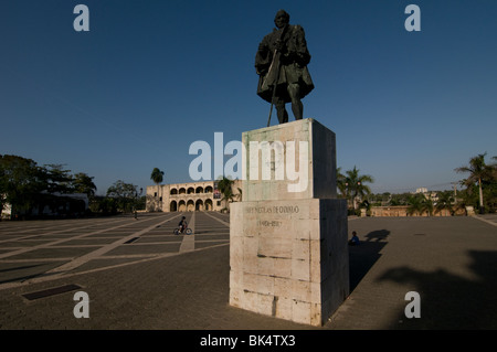 Statue of Nicolas de Ovando, Plaza Espana in the Zona colonial district in Santo Domingo Dominican Republic Stock Photo