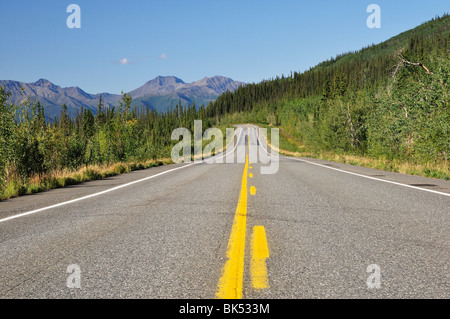 Glenn Highway and Mentasta Mountains, Alaska, USA Stock Photo